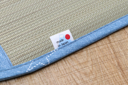 Japanese tatami baby mat made from natural igusa grass, featuring a blue denim border, designed to be vegan, sustainable, and safe for infants.