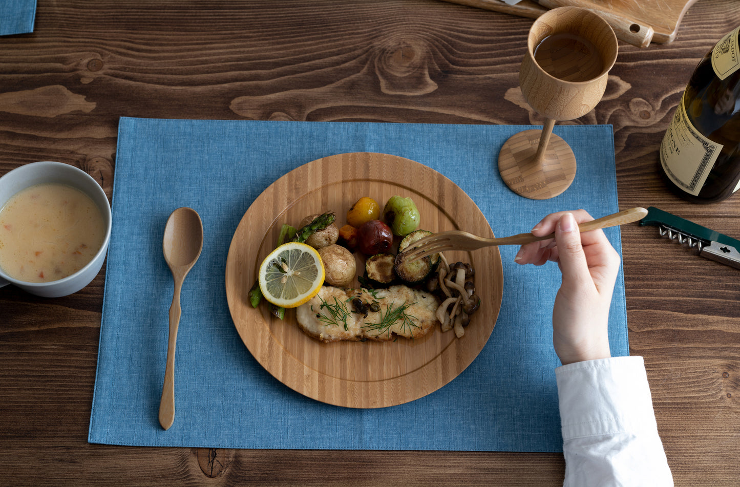 Eco-friendly round bamboo dinner plate.