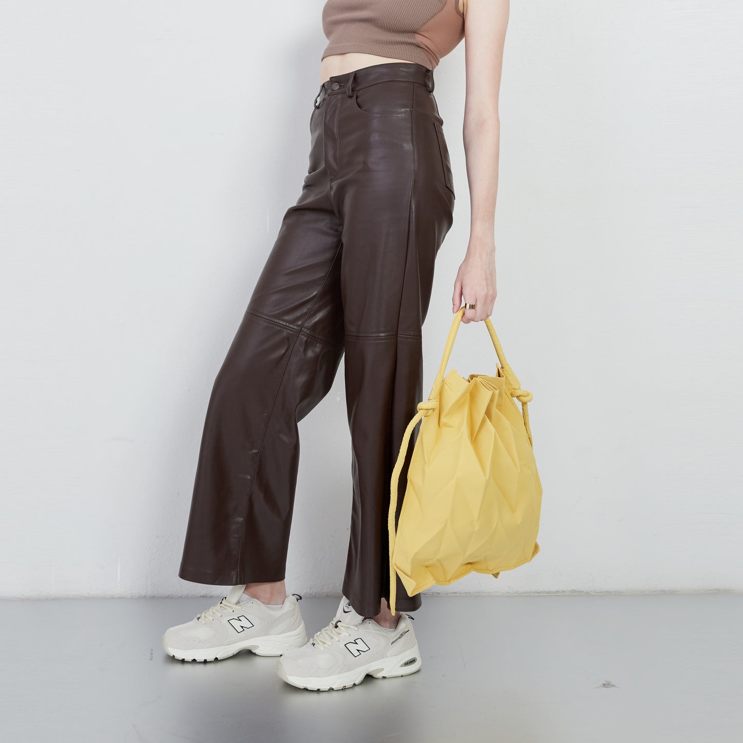 Bolso con Diseño de Nudo en W (Mostaza)