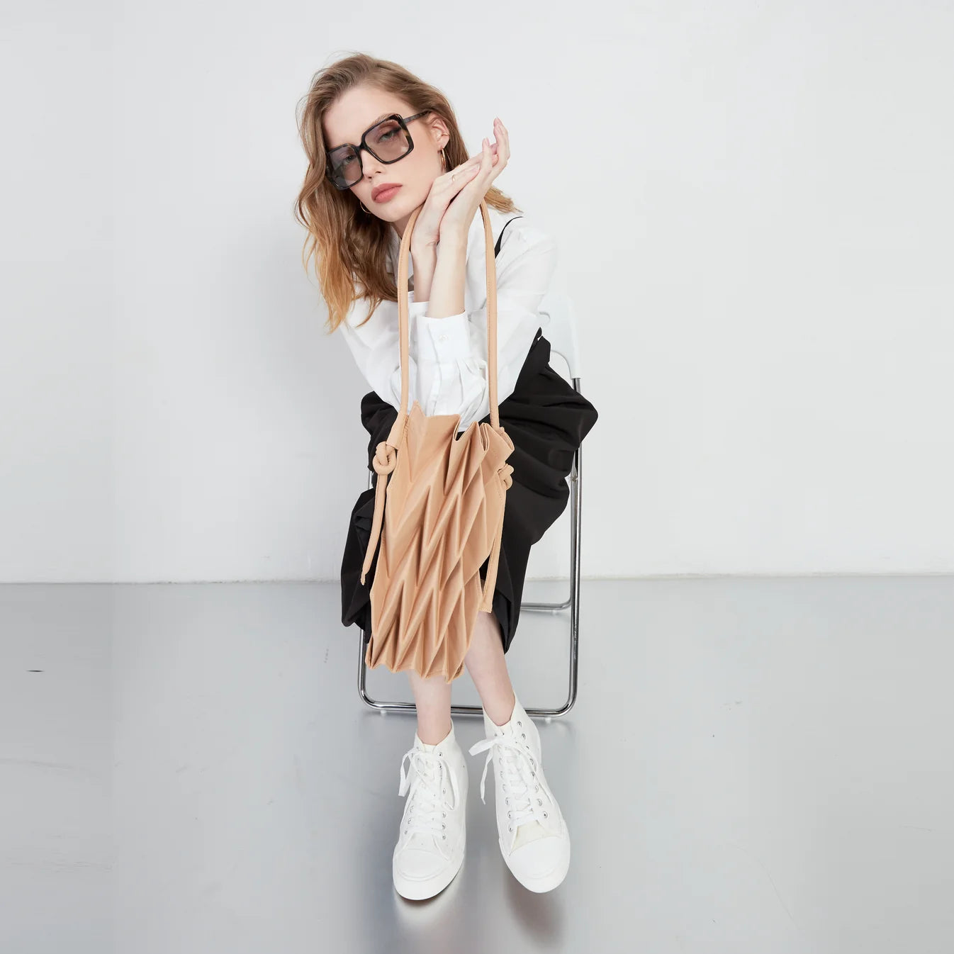 W-Knot Bag (Khaki) - amae x ⁠Elizabeth collab