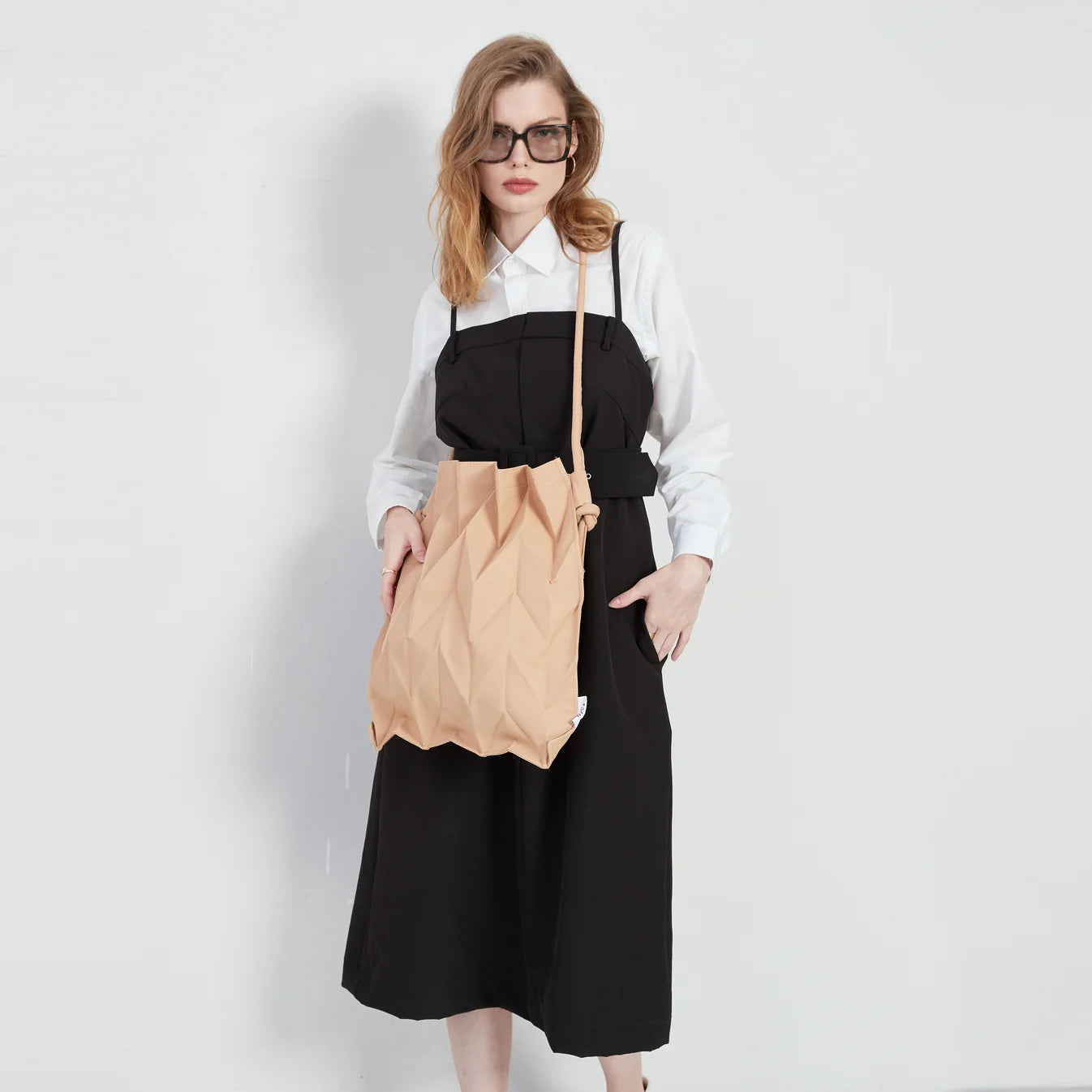 W-Knot Bag (Khaki) - amae x ⁠Elizabeth collab