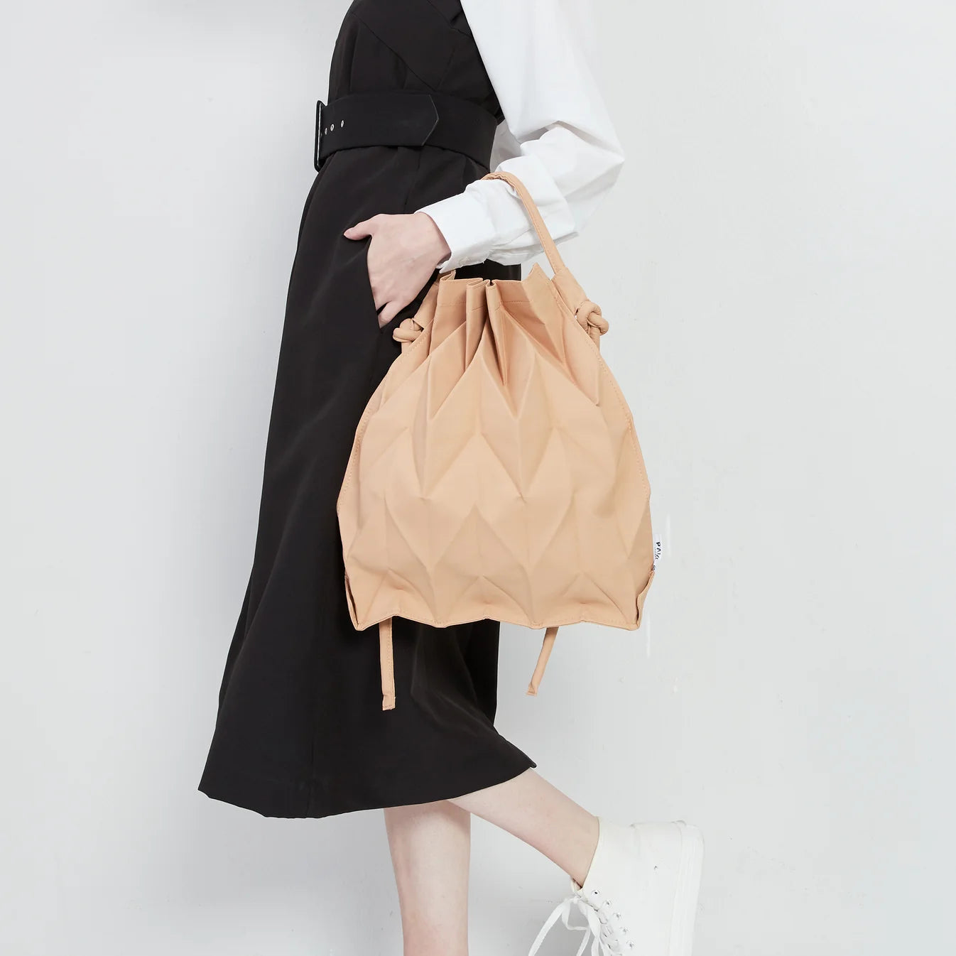 W-Knot Bag (Khaki) - amae x ⁠Elizabeth collab