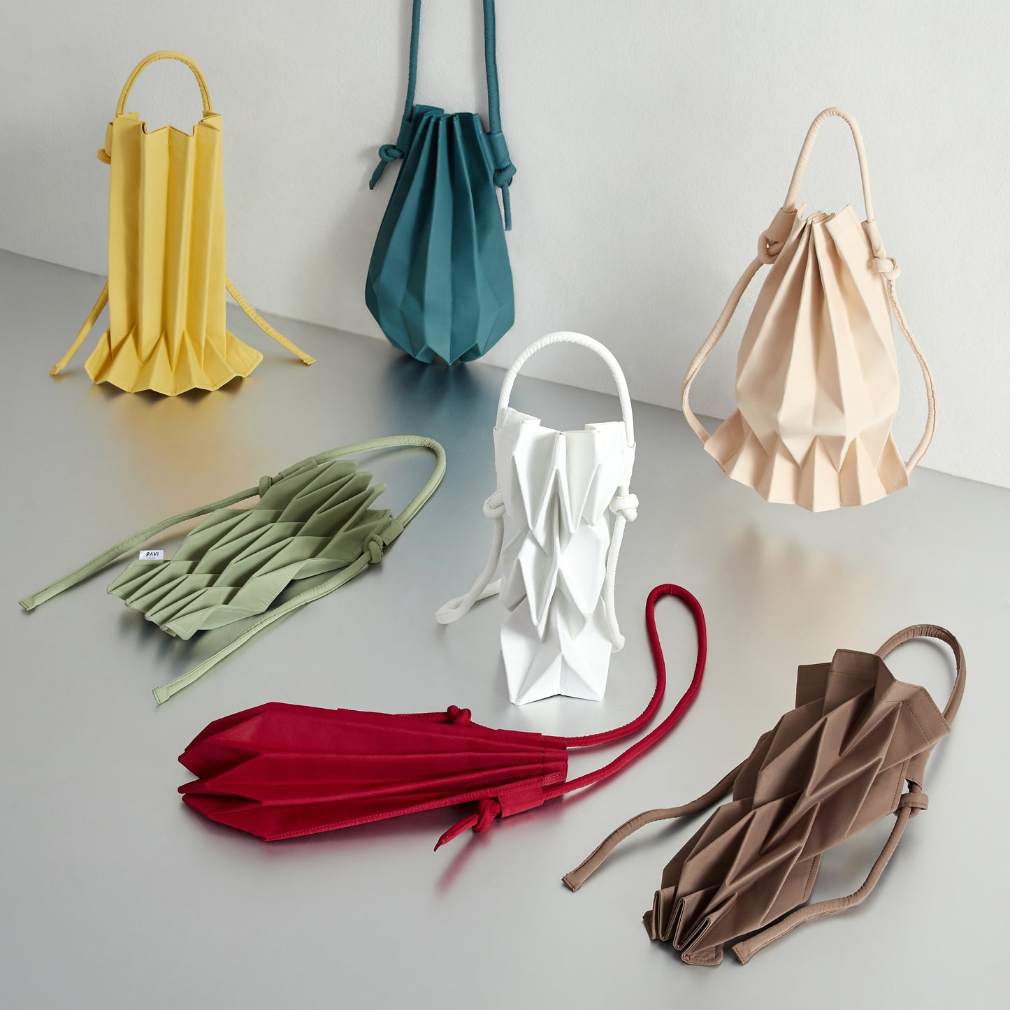 Bolso con Diseño de Nudo en W (Mostaza)