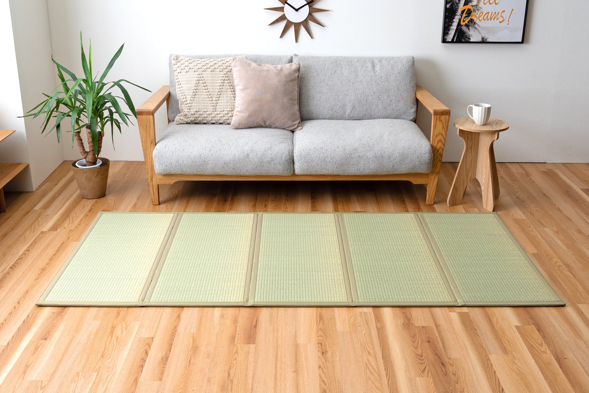 Tatami foldable mattress in Five placed in a minimalist living space, crafted from natural igusa grass, vegan and sustainable.
