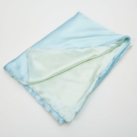 Baby blue silk blanket made from premium 6A silk, vegan and sustainable, breathable and ultra-soft for gentle infant comfort.