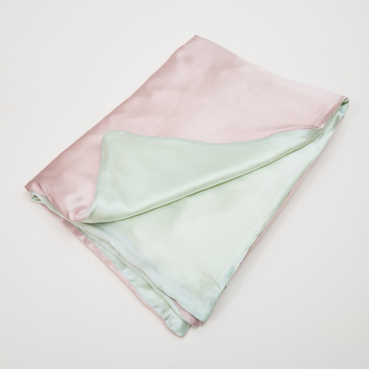 Baby pink silk blanket made from premium 6A silk, vegan and sustainable, breathable and ultra-soft for gentle infant comfort.