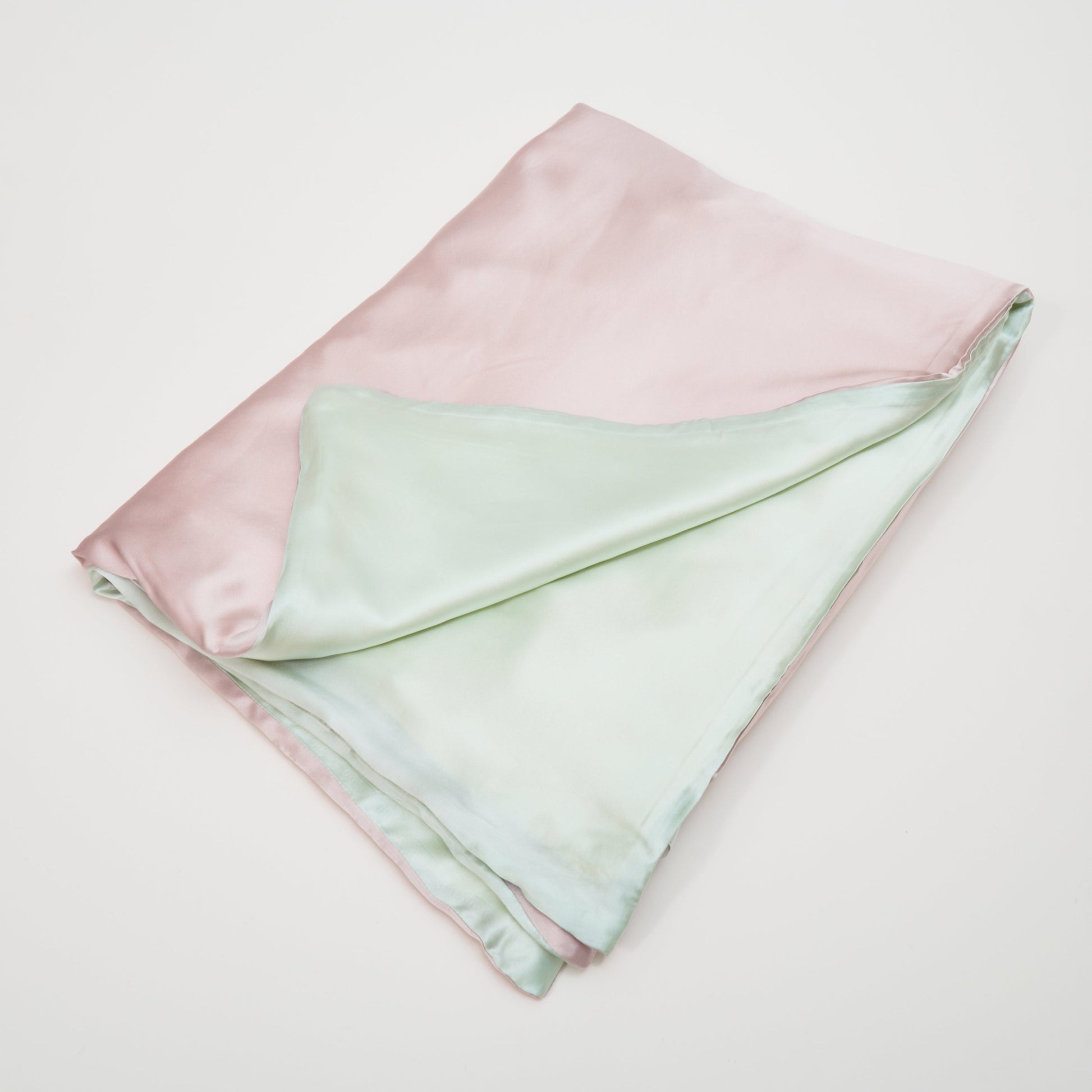 Baby pink silk blanket made from premium 6A silk, vegan and sustainable, breathable and ultra-soft for gentle infant comfort.