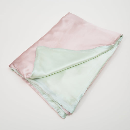Baby pink silk blanket made from premium 6A silk, vegan and sustainable, breathable and ultra-soft for gentle infant comfort.