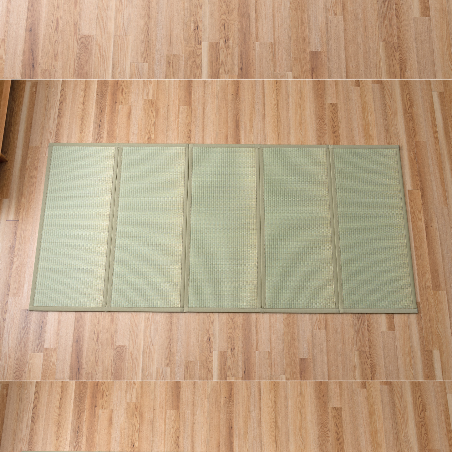 Japanese tatami foldable mattress in Five made from natural igusa rush grass, vegan and sustainable for comfortable rest.