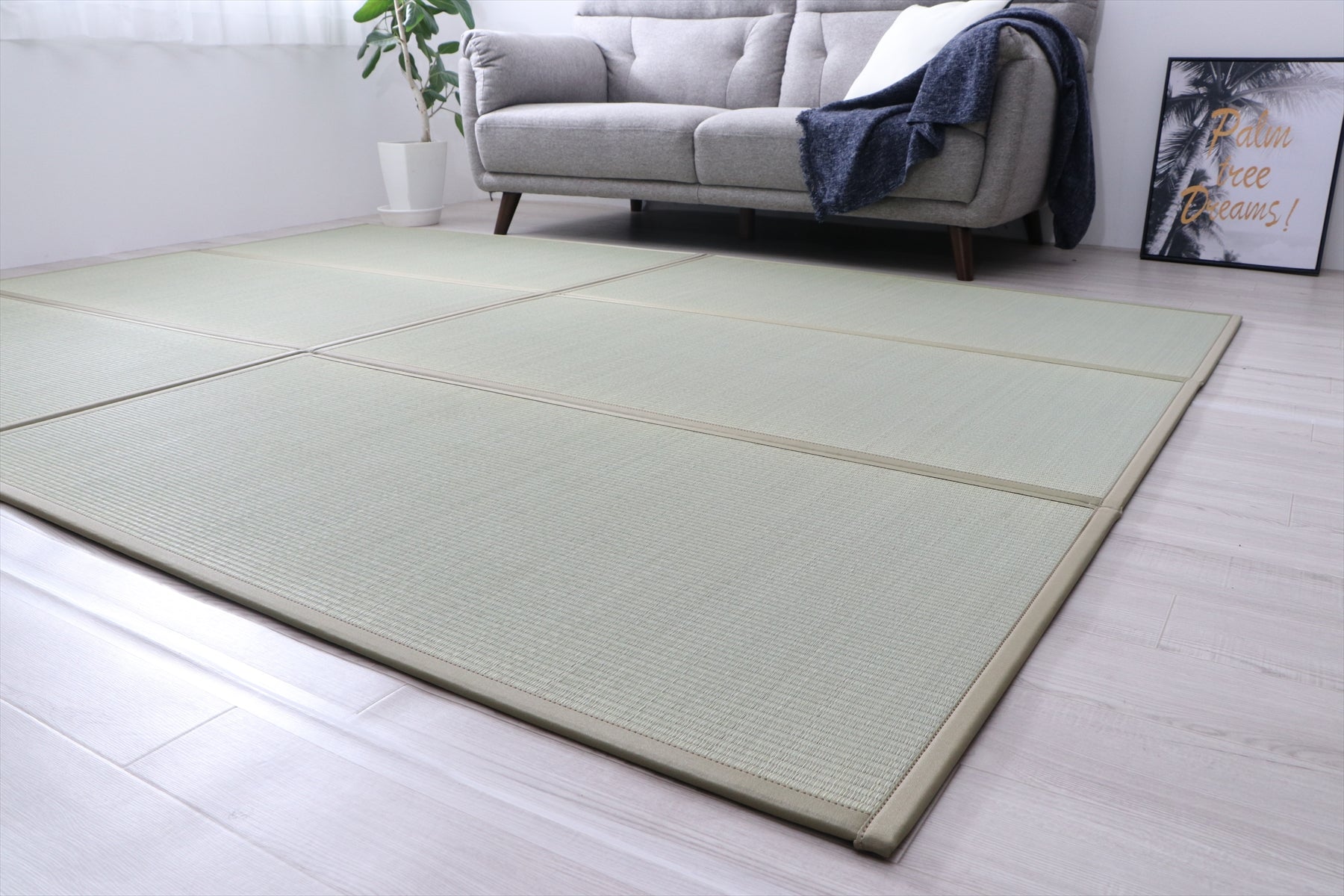 Close-up of natural igusa rush grass texture on a Japanese tatami foldable mattress, breathable and sustainable.