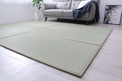 Close-up of natural igusa rush grass texture on a Japanese tatami foldable mattress, breathable and sustainable.